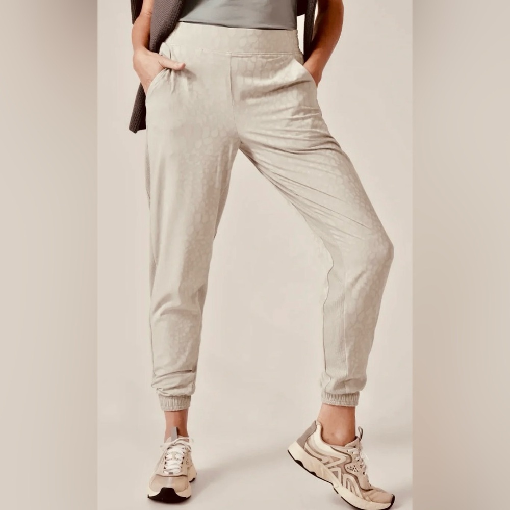 Athleta Light Beige Textured Brooklyn Jogger Pants Size 22
